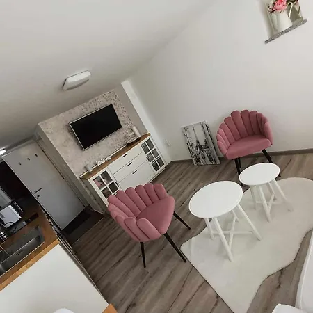 Around Vineyard Apartment *