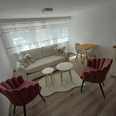 Around Vineyard Apartment *